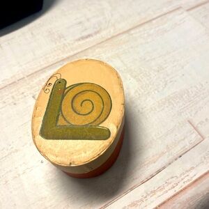 ⚡️Adorable snail pin and painted box.⚡️